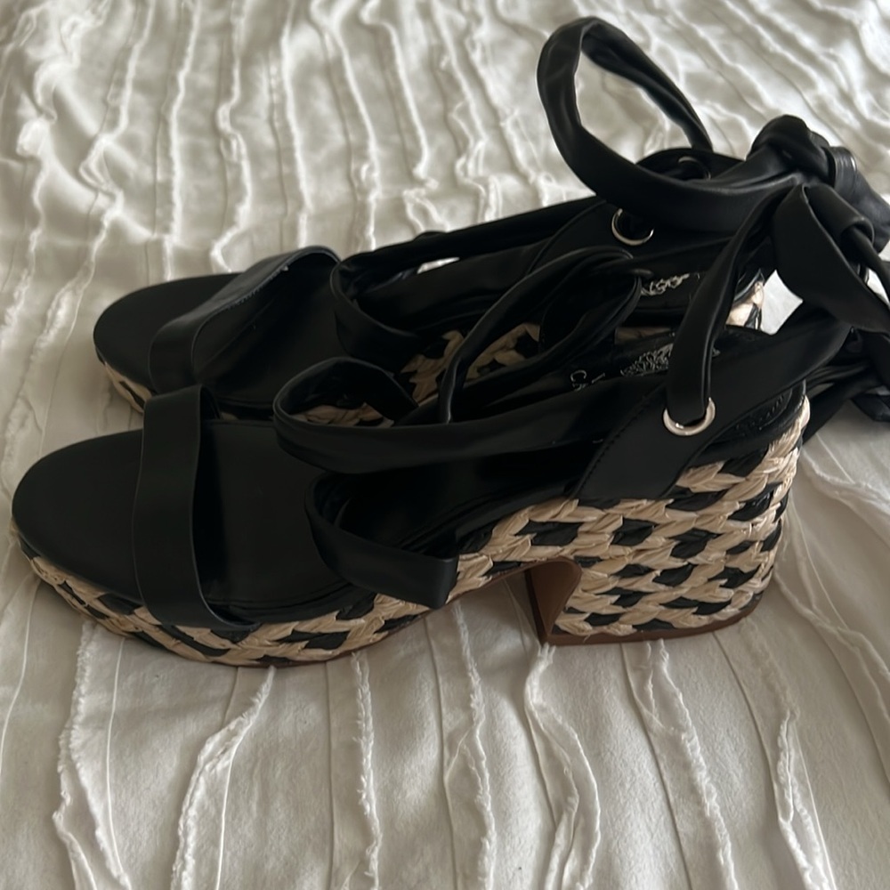 Vince Camuto Roreka Sandals - Picture 7 of 10